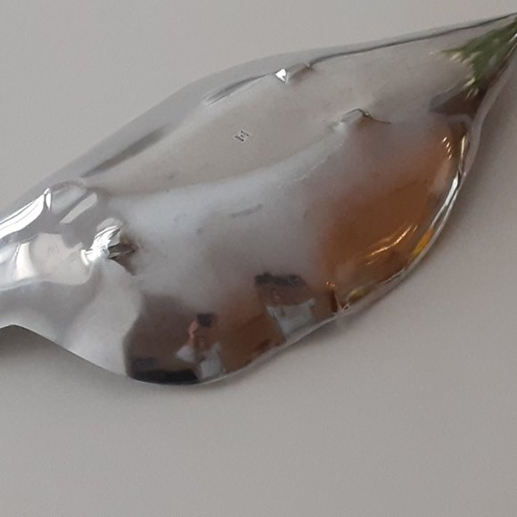 Decorative Leaf Design Metal Serving bowl / Platter - Picture 5 of 6